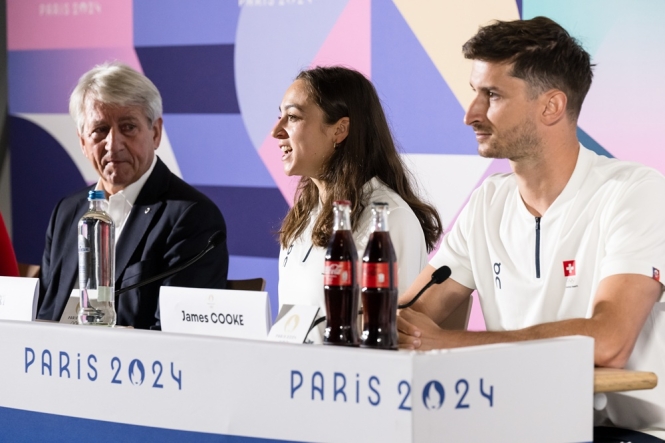 Anna Jurt of Switzerland with UIPM President Dr Klaus Schormann (left) and Team Switzerland head of performance James Cooke (right) Anna Jurt of Switzerland with UIPM President Dr Klaus Schormann (left) and Team Switzerland head of performance James Cooke (right)